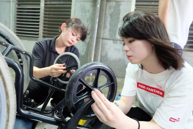 日本學生專注神情，讓人感動。