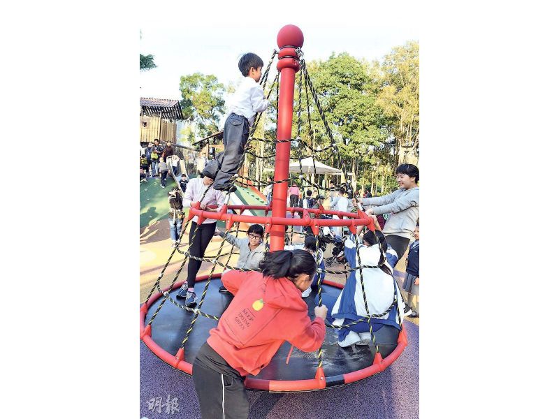 新公園：輪椅跳彈牀 瞓住盪鞦韆 共融遊樂場 人人玩得起