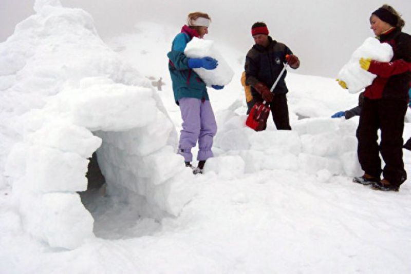 爱心爸爸领养9残疾儿 造雪屋轮椅也能进出