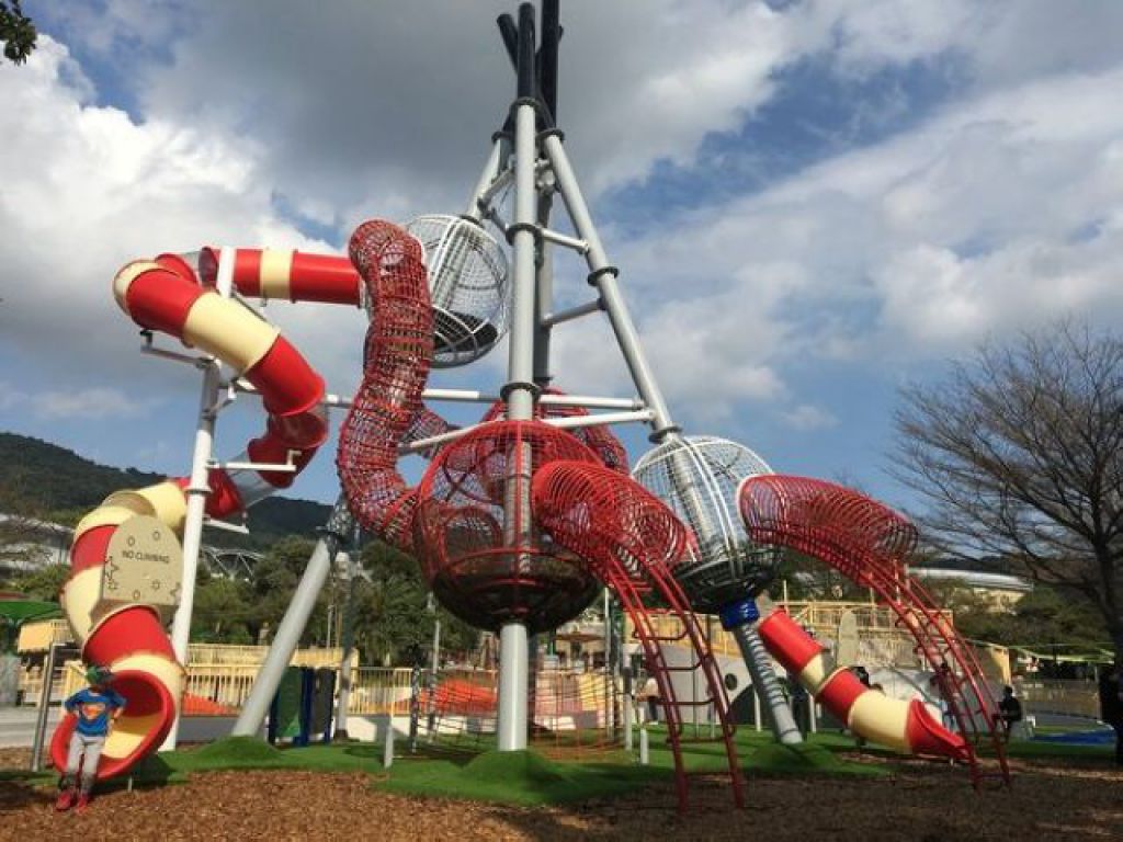 天母梦想乐园的溜滑梯以棒球为主题