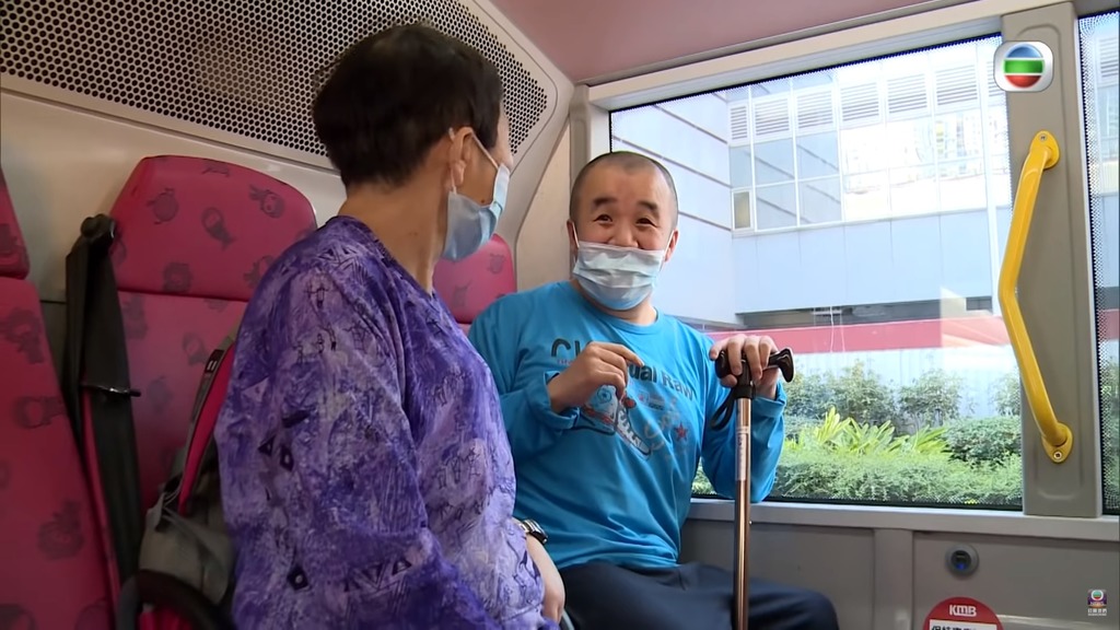 媽媽會勸止他，要他乖。