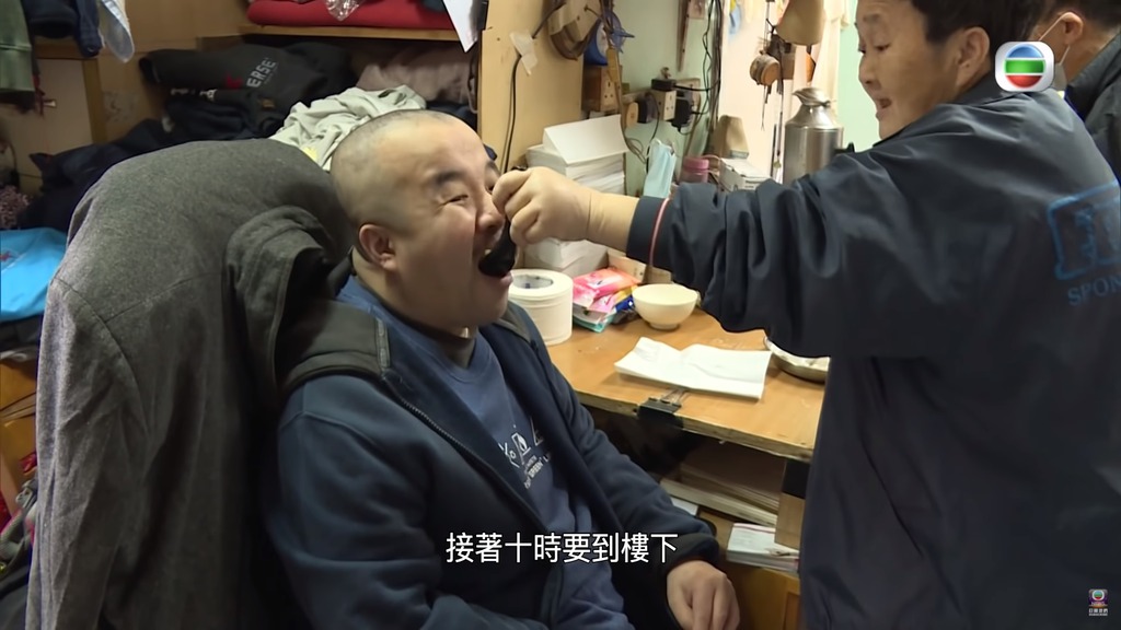 食早餐後就要搭中心車準備上課。