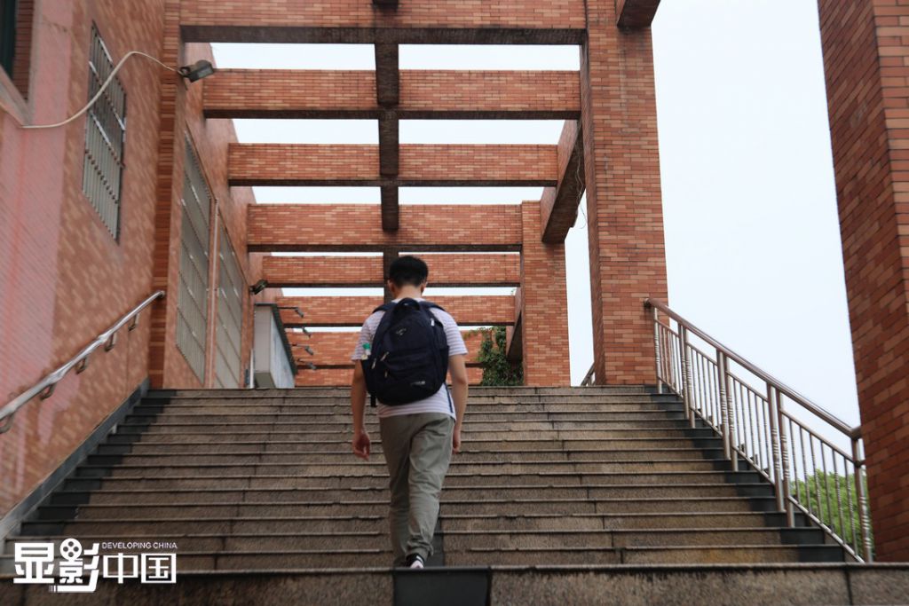 【显影中国】“我要造轮椅！” 脑瘫大学生的发明梦