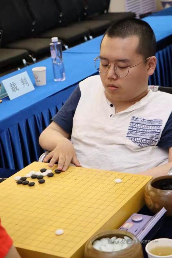 輪椅上的特殊博弈 青海殘疾棋手謝海濤蘭州交流記