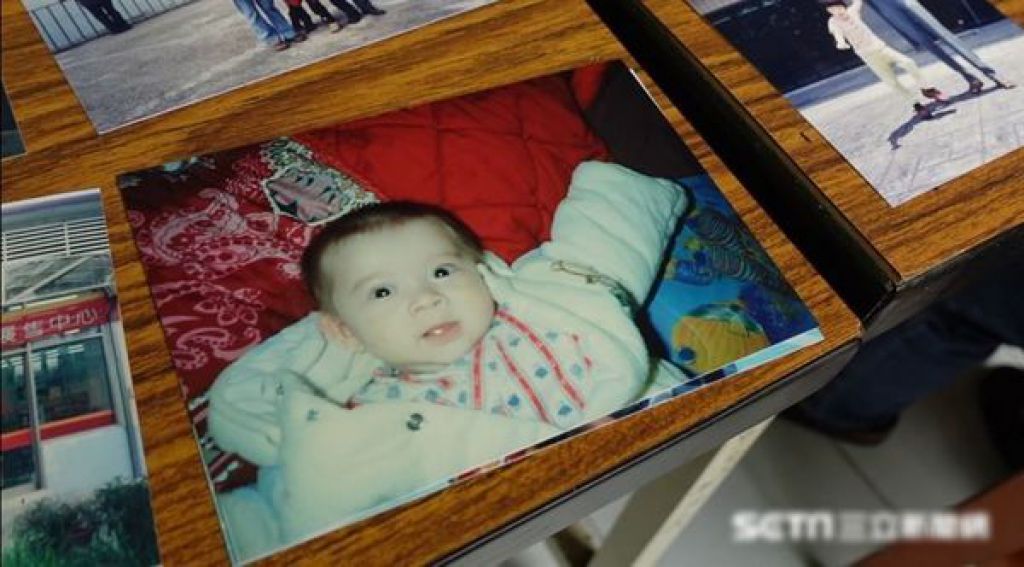 錢虹安兒時照片。