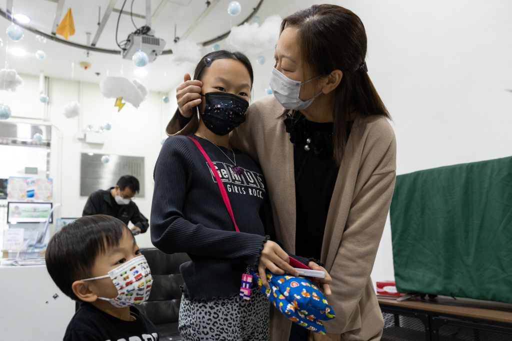 Fion堅持每天都要和子女有分享的時間，星期日也是家庭日，努力維繫家人關係。