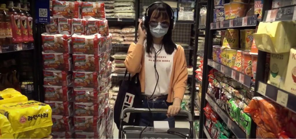 程序二：系統確認用家貨品品牌、種類及款式，由雲端系統計算出最佳路徑，自動帶領用家前往貨架定位。
