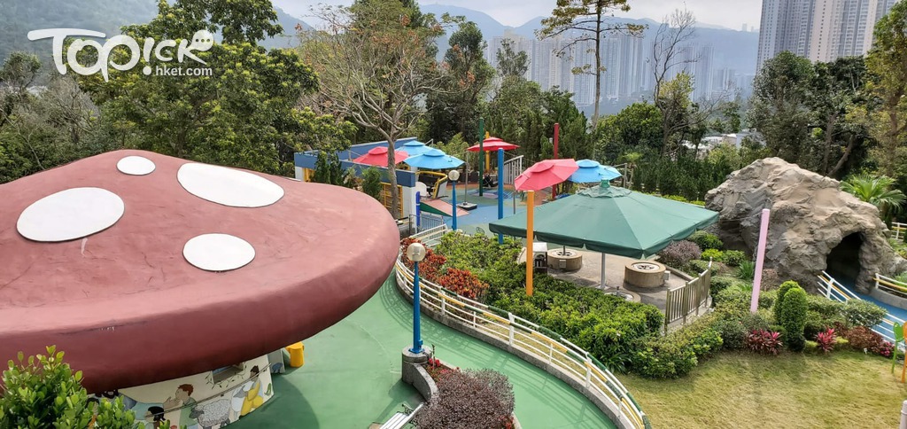 校舍有一定空間讓學生活動，校內設施色顏繽紛，有助吸引學生，刺激其感官。