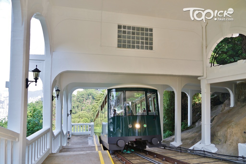 白加道站距離山頂總站很近，保持昔日裝潢，很有特色。