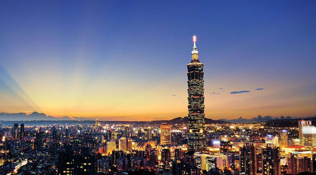 景點
為了吸引更多遊客遊覽台灣,台灣在各個名勝景點和主題樂園內外皆加設不同無障礙設施,附近更設捷運站,藉以方便有特殊需要人士使用及來往景點。以下我們將會篩選一些會員到訪過且值得推薦的景點和樂園,以便作參考。