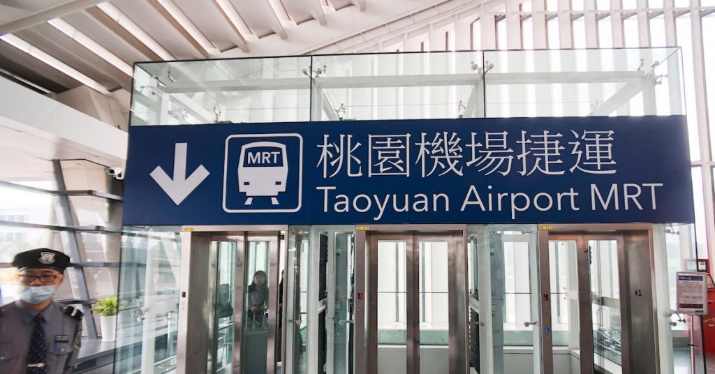 無障礙機程
機程上台灣與香港相當鄰近,機程約一小時便抵達挑園國際機場,比較任何需要乘搭飛機抵達的國家還要快,要抵達台灣可說是非常快捷和方便,而且與香港並沒有任何時差。