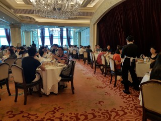 圖片-通道闊度足夠輪椅及其他行人同時通過 / 餐桌高度適中
