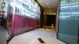 Picture-The passage in the mall is still wide